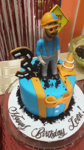 Happy 3rd Bday son who loves blippi a lot 😍🎂🎊 #fyp #foryoupage #foryou #perte #blippi #birthday #cake #xyzbca #trending #viral