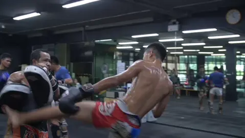 #nakmuay #fighting #thailand #muaythaitraining #sparring #kickboxingtraining #muaythaifitness #muaythaifighter #thaiboxing  #mma  #martialarts