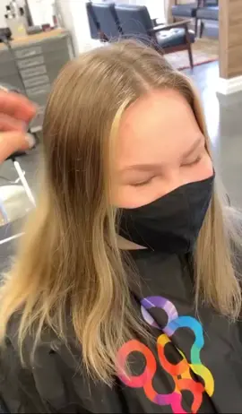 Look at this amazing pink hair @sydneysauls.hairstylist did on her sister Sam! 🥰💖 #MerryBOSSmas #HolidayCrafts #framar #hairstylist #hairstylistlife