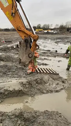 Oh dear 🤦‍♂️ #tiktok #foryou #fyp #onthetools #tradie #funny #ukcomedy #trending #viral #construction
