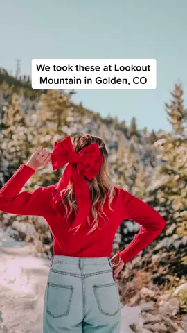 Holiday photo idea in the mountains 🎁 #UpTheBeat #colorado #christmasphotoideas #mountains #coloradoadventures #CancelTheNoise