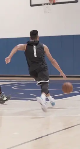 Travel or nah??? @jlin7 #jlawbball #basketball #hoop #NBA #layup
