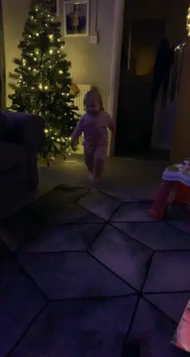 Went to record my daughter running around and end up catching this 😂 #nicetrip #oops #ivemcfallen #fyp #xyzbca #2020wrapped #funny #babiesoftiktok