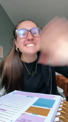 HIIIII I HOPE YOU’RE WELL 🌞🌞 @allthingslillyann is the creator of my planner! #tiktokteacher #classroom #distanceteaching #GoodMorning