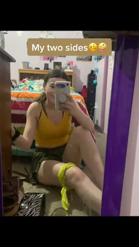 They say every girl has 2 sides 🤪 #greenscreenvideo #2sides#foryou#foryoupage#fyp#viral#notforyou#crackhead#help