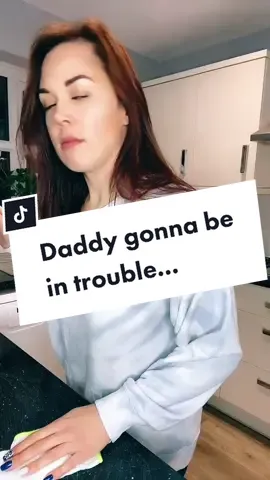 Oh daddy’s gonna be in trouble!!!🤣 #MomsofTikTok #dadsoftiktok #momcomedy SC:@sillypinay
