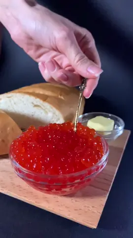 Best sunday breakfast ever! Red caviar sandwich😋 #russianfood #caviar #fooddelivery #lekkereten #tiktokfood #eten #brodje #Foodie #snelle