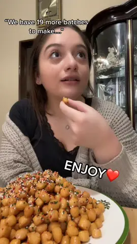 Ask and you shall receive🎄❤️ #growingupitalian #struffoli #italiantraditions #italian #christmas #dessert #tiktokitaly #fyp @rosaria_xoxo