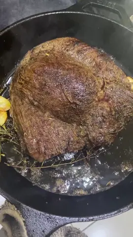 Roast Beef! #roastbeef #holidaymeal #christmasroast #holidaycooking #holidayfood #holidayfoodideas #howtorecipes