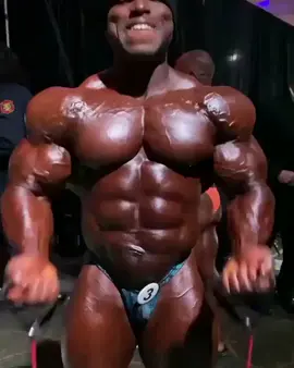 Shaun Clarida warming up before he won the 212 Mr Olympia class. #mrolympia #olympia2020 #fyp #florida2020 #bodybuilding #gymfreak