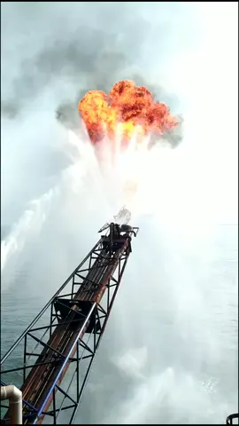 Un día en el trabajo... #offshore #drilling  #oillife #welltesting #flareboom #burner  #fyp #foryou #parati