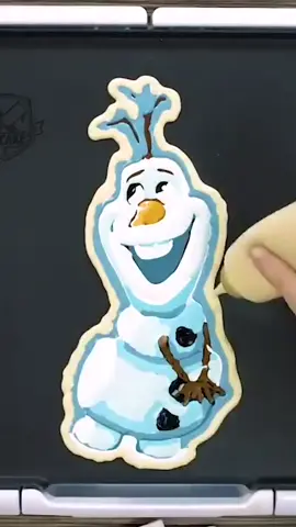 What’s the best #christmas movie? #christmasbaking #christmascookbook #olaf #frozen (by @drdancake )