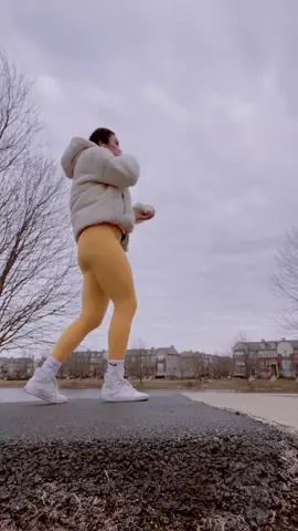 I’m cold but I wanted to dance:) #shuffle #footwork #shuffledance #shufflesjr