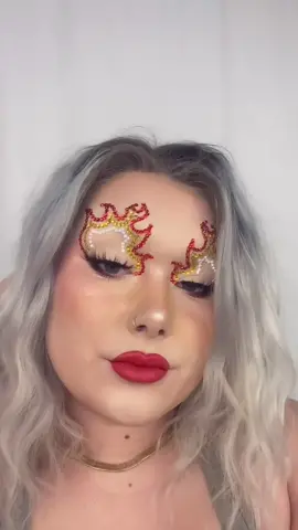 🚨 #viral #makeupartist #WrappingGifts #StrikeAPosay