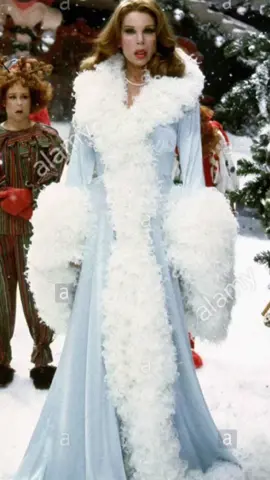 #greenscreen Martha May’s Christmas robe ✨✨✨ #fyp #christmas #grinch #FelizNavidad #sewing #OOTD #fypシ #whatidwear #thegrinchtiktoks #viral