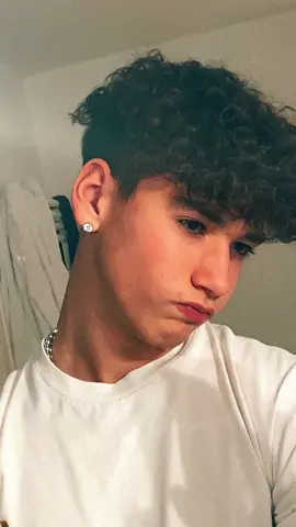 la gente parla troppo,però poi non sa 🗣