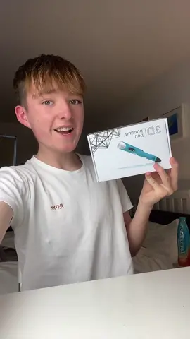 Trying out a 3D Pen!! This is one of the coolest little gadgets i’ve had in ages. Who wants to see another video with this?🤍 #3DPen #fyp #fup #foryou