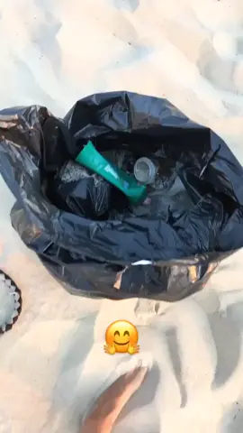 ce sont les promenades d’Oslo sur la plage qui m’auront fait ouvrir les yeux sur notre conso de plastique ... que depuis j essaie de réduire..