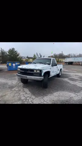 Yup, she’s hard for a bubba trok! #bubbatrok #shitboxnation #OGz71 #chevy #gmt400 #K1500 #trokporn #leaning #TILTED