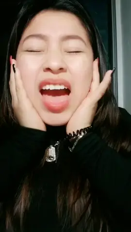 #elgrito lo anaranjado de mi lengua es porque había tomado jugo de naranja.