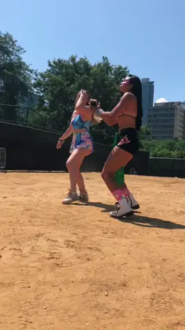No idea who the girl was at the end👀 #footwork #shuffledance  #IsThisAvailable