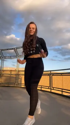 Happy Sunday! Follow me on IG! dearannya❤️ #shuffledance #shuffle #dance #fyp #cuttinshapes