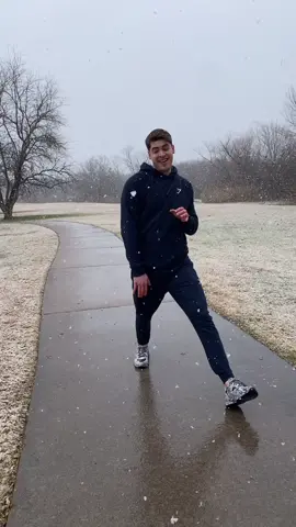 Siempre que le ponen su canción se graba pa insta: juanmbaptista 🤩 #texas #snow #dallas