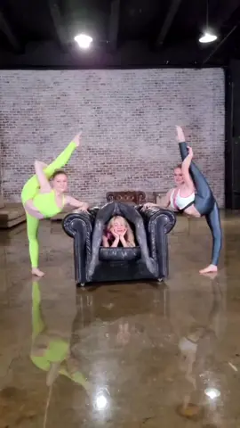 #contortion #цирк #flexibility #flexigirls #backbend #растяжка #flexible #гибкость #шпагат #каучук #contortionist #split #oversplits #flexshow #yoga