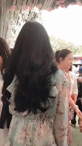 Bạn vays vàng cuối clip mặc body nuột quá 😭 chẳng bù mình mặc tùng tằng quá trời😅