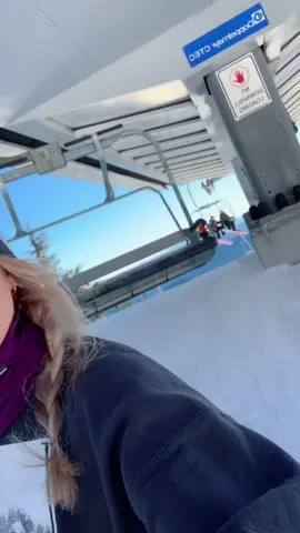 If you grab on to me on the lift just know we both going down lol #mthoodoregon #snowboarding #timberlinelodge #oregoncheck #bluebird