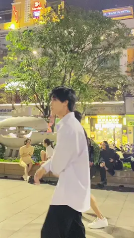 Tiếp tục lên phố kiss trai dạo 😅 (ins: _tungo202)