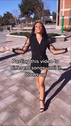 #greenscreenvideo 2nd attempt at getting to 7k followers over night😆 #10k #fyp #walkchallengesantana