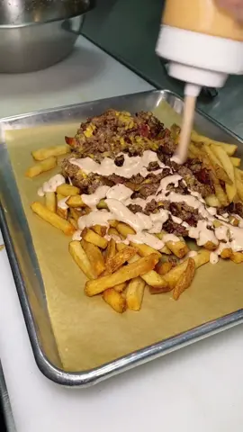 Who’s coming to happy hour? #food #Foodie #dinner #fries #vegas #lasvegas #vegasfood #lunch #tiktokfoodie #tiktokfoodie #meat #beer #cocktail #bar #fy