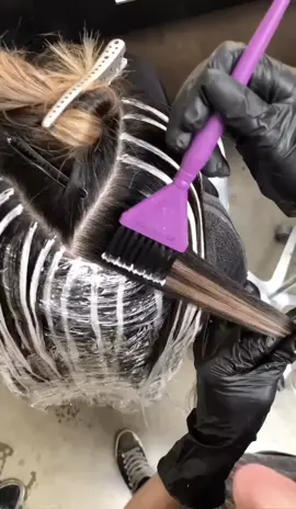 Love to watch @biancacolour paint 🥰 #framar #hairstylist #painter #soothing