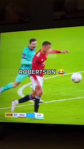 Robertson vs Greenwood 😂 #manchesterunited #mufc #liverpool #lfc #facup #epl #PremierLeague #football #Soccer #futbol #funnyvideos