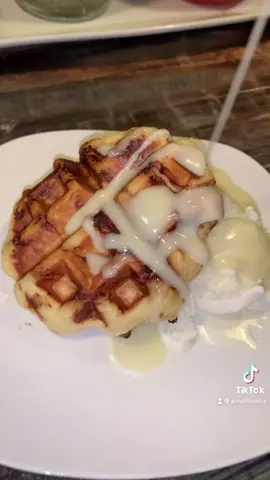 QUICKIEST Dessert Ever! #fyp #foryou #foryoupage #dessert #CookingHacks #cinnamoroll #icecream #KitchenHacks #5ingredients #cheapeats #EasyRecipe