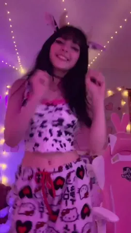 COW ON STREAM !!! Twitch: kylie_okay — JOIN USSSS!! 🍓❤️