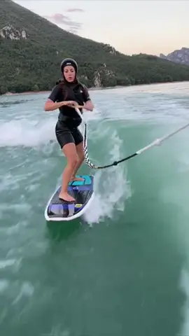 For the record, my first time wake surfing! Wheeee! Conste que fue mi primera vez wake surfing! Wheeeee! #tbt #wakesurfing