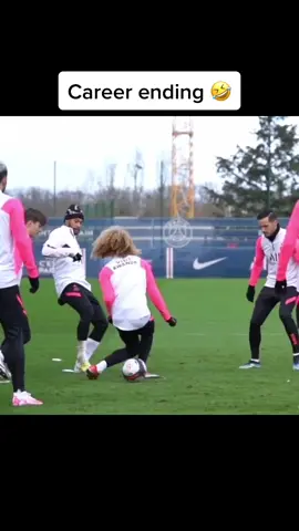 Poor Simons 😅😂 #neymar #psg #simons #nutmeg #thebeautifulgame #meg #brazil #training