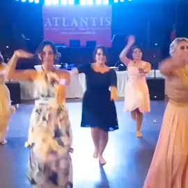 Musikband “Atlantis” #tanjagruber #musikbandatlantis #tops #tanz #tanzen #mädels #partychallenge #party #hochzeitsparty #spass #smiele #best #русские