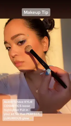 @kyliejenner @kyliecosmetics #makeup #makeuptipsandtricks #makeuphacks #makeuptipstiktok #kyliecosmetics #festivalmakeup #glow #makeuptips