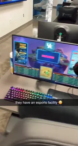 The University of Kentucky has an esports facility on their campus 😦👀 (via @skkylark)
