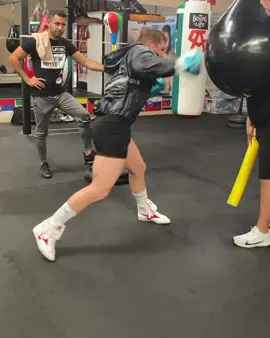 🔥 @canelo #boxing #boxeo #boxingtraining #boxingfitness #canelo #caneloalvarez #boxingactive