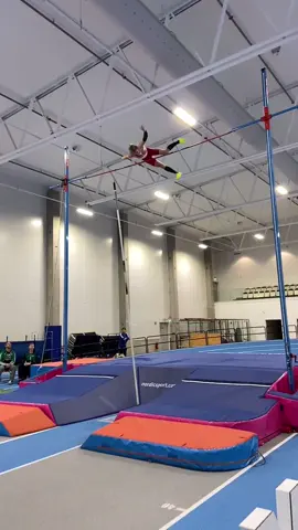 Couldn’t resist 😅 #wee #challenge #weechallenge #fyp #viral #polevault