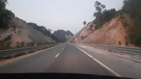 Txoj kev wb taug tseem tshuav deb heev