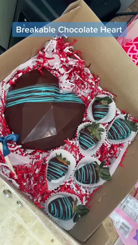 It turn out cute!! #ValentinesDay #valentinesdaygift #valentineday #chocolate #strawberries #galentinesday #galentine #forgou #parati #viral #gift