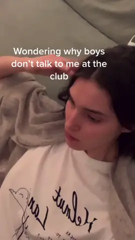 I was wearing a pickle t-shirt at a very boujee Fashion week party in London lol 👍🏼 #fyp #model #fashionweek #sad #help