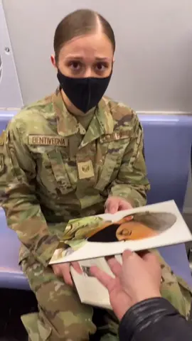 I loved her reaction 🥺🥰 everyone should do a random act of kindness today ♥️ #artistsoftiktok #arttok #painting #satisfying