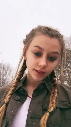 Walking in the snow❄️