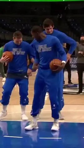 It’s the vibe for me @dallasmavs #Luka #Boban #vibe #dance #funny